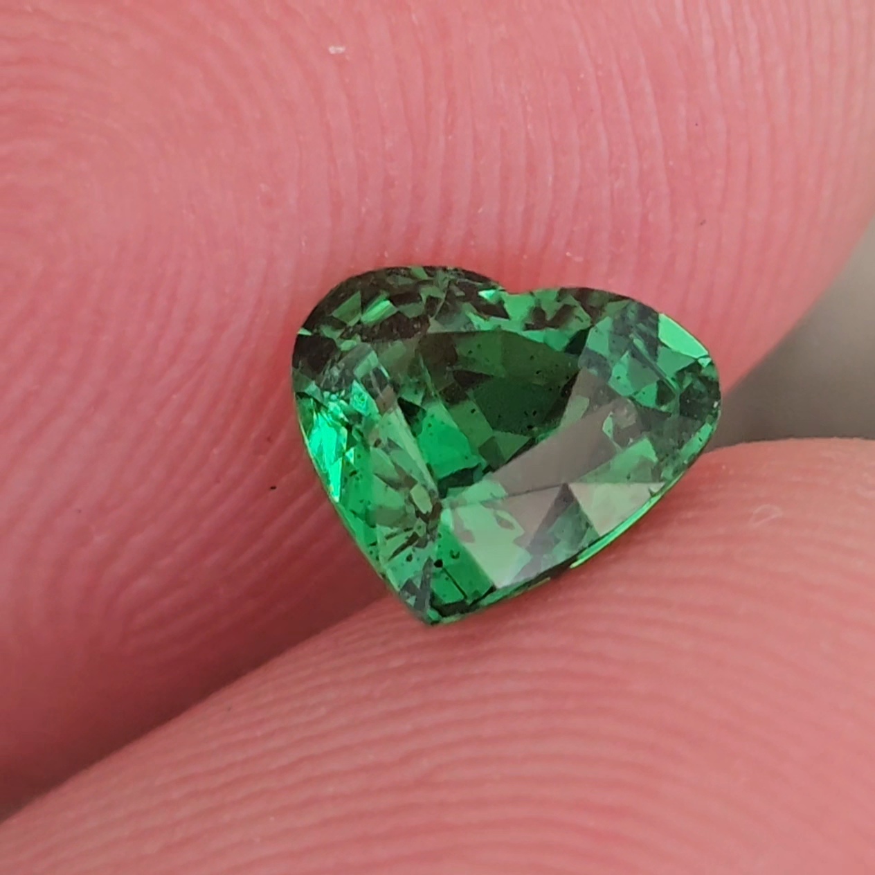 พลอย ซาโวไรท์ Tsavorite Garnet 1.11 กะรัต (Cts.) ดิบ Unheated พร้อมใบเซอร์ อัญมณีมงคลประจําวันเกิด เครื่องประดับพลอย