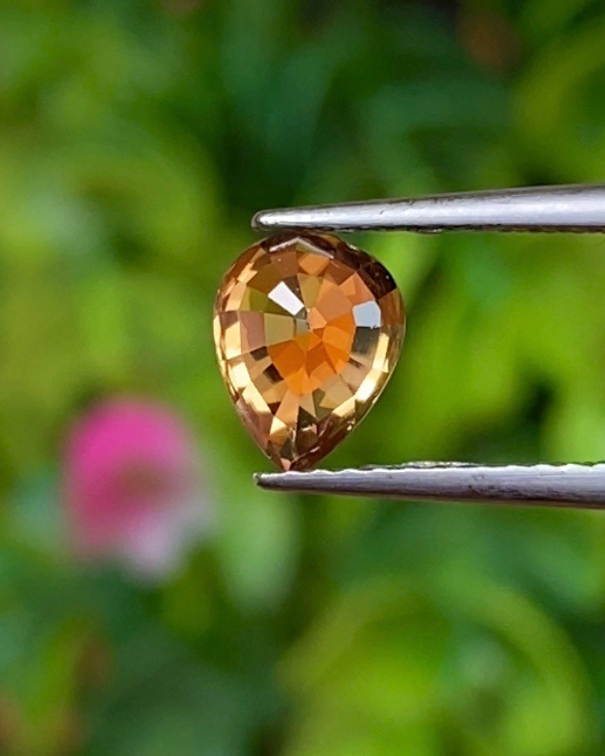 พลอย เพทาย (Zircon) 1.31 กะรัต (Cts.) พลอยแท้ อัญมณีมงคลประจําวันเกิด เครื่องประดับพลอย