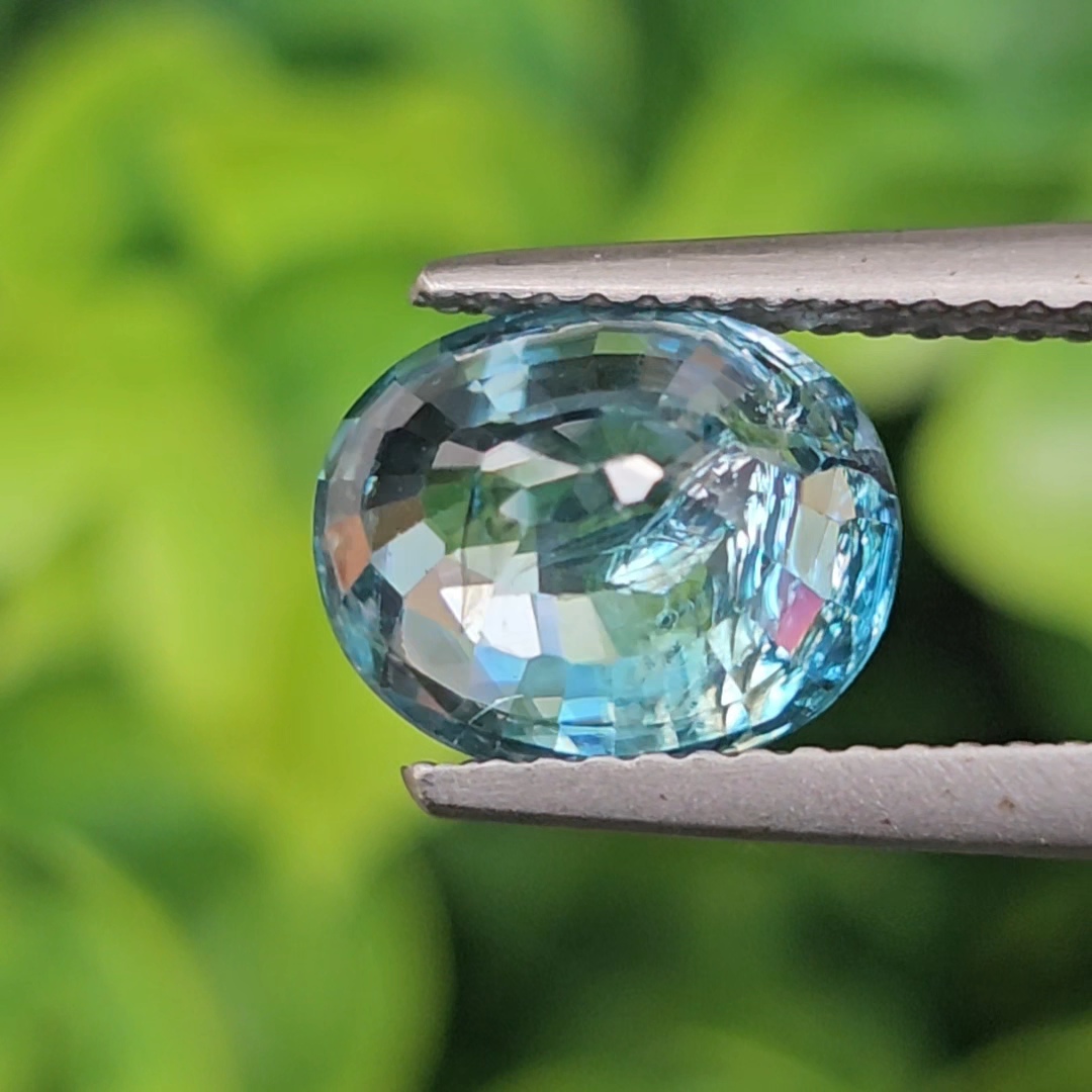 พลอย เพทาย (Zircon) 4.52 กะรัต (Cts.) พลอยแท้ อัญมณีมงคลประจําวันเกิด เครื่องประดับพลอย
