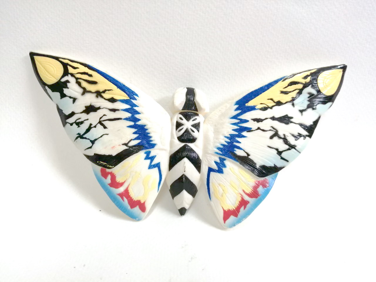 ซอฟ4นิ้ว เรนโบว์ มอธร่า bandai 1998 ขนาดสูง4นิ้ว ปลายปีกยาว6.5-7นิ้ว มือสองสภาพดีมีรอยบ้าง