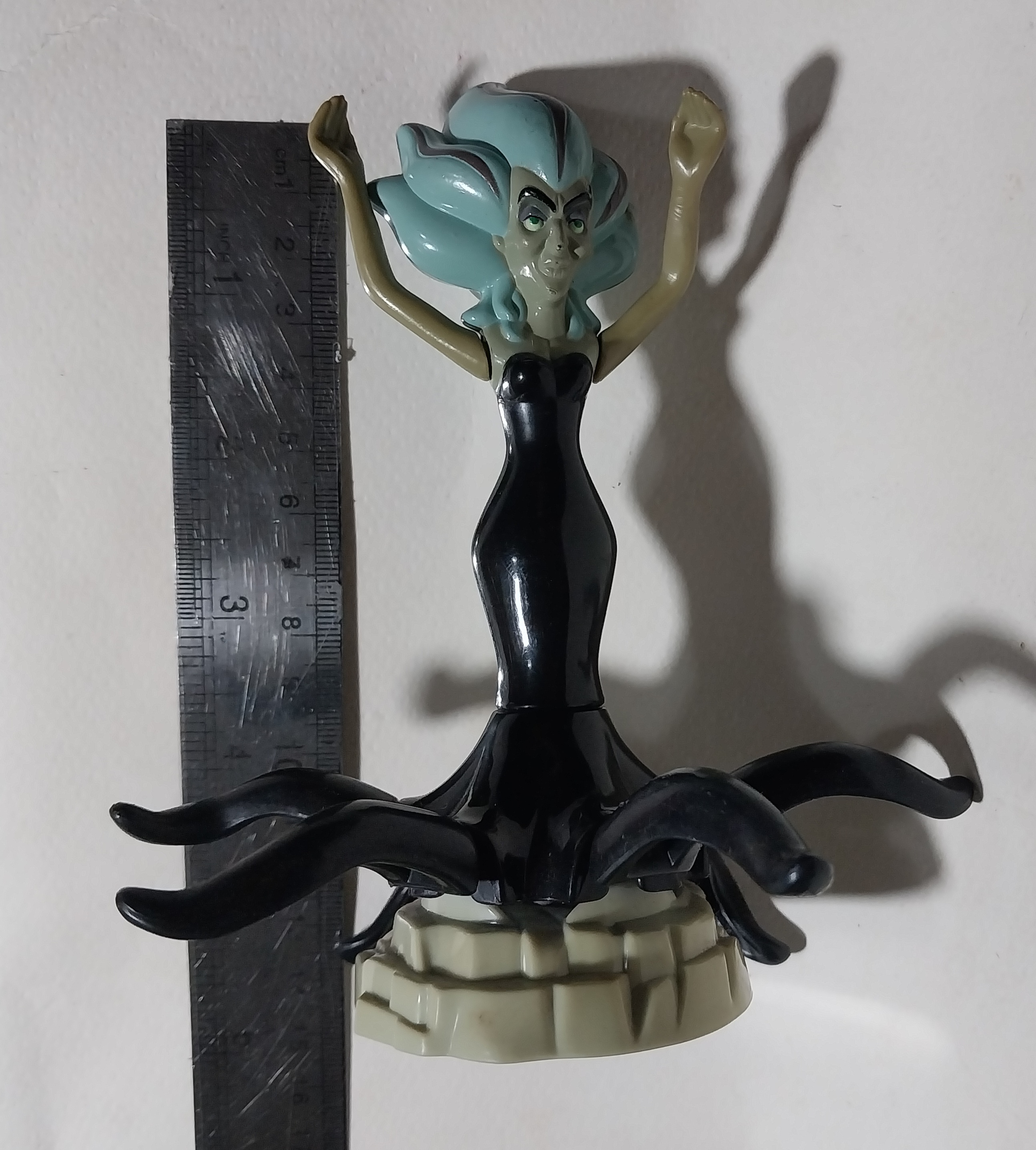 มีหลายภาพ ฟิกเกอร์ เจ้าหญิงเงือกน้อยแอเรียล ไม่มีปั๊ม กับ ตัวร้ายเออซุล่า ursula งานแมคโดนัลด์