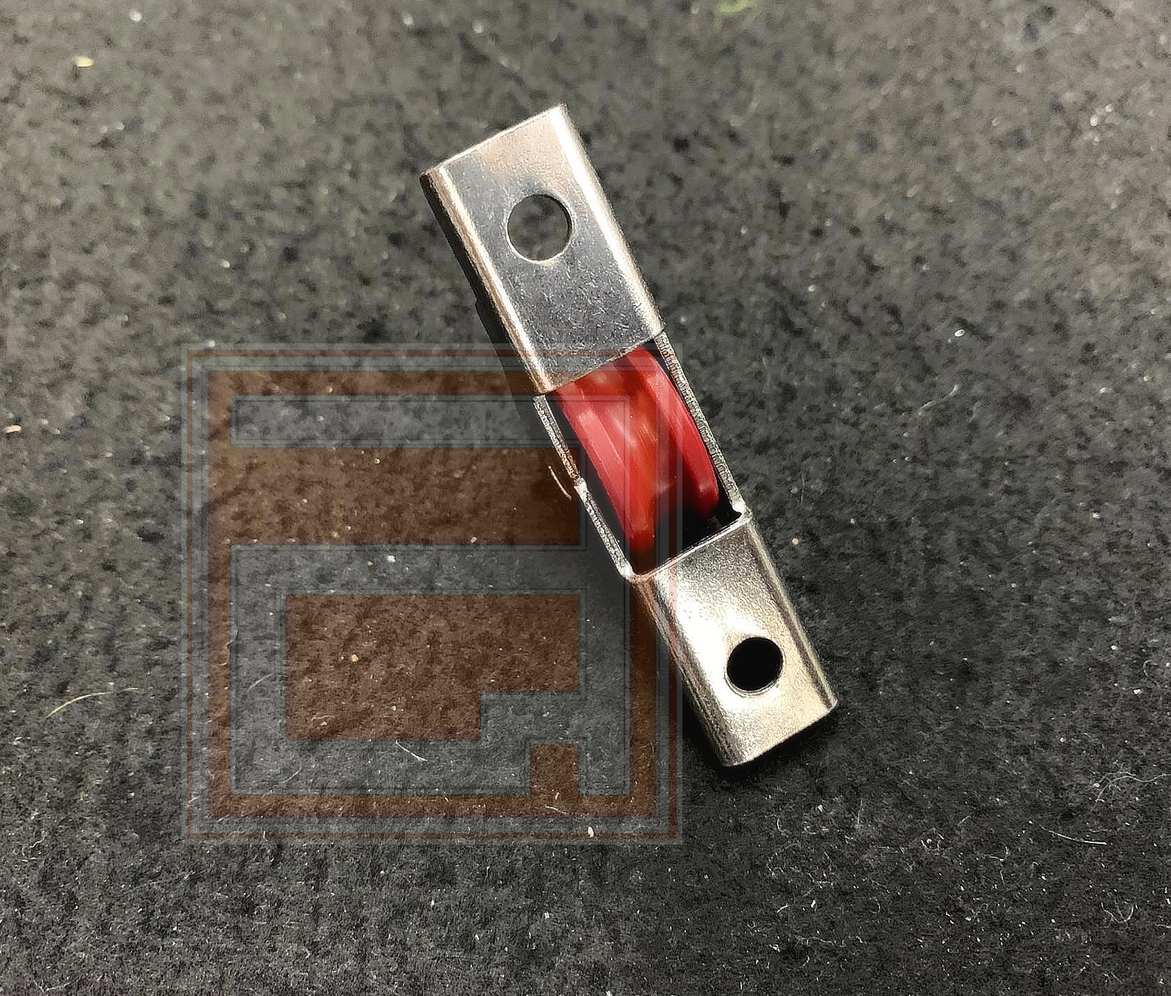 ล้อบานเลื่อนแดง UPVC