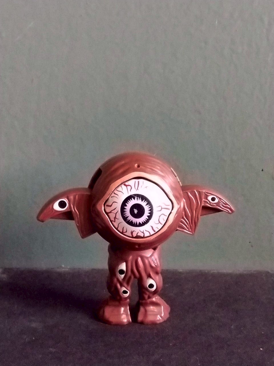 มีหลายภาพ ของเล่นไข่ สัตว์ประหลาด กันคิว (GUN Q) ศัตรูของ อุลตร้าแมนไกอา ของมีตามภาพ