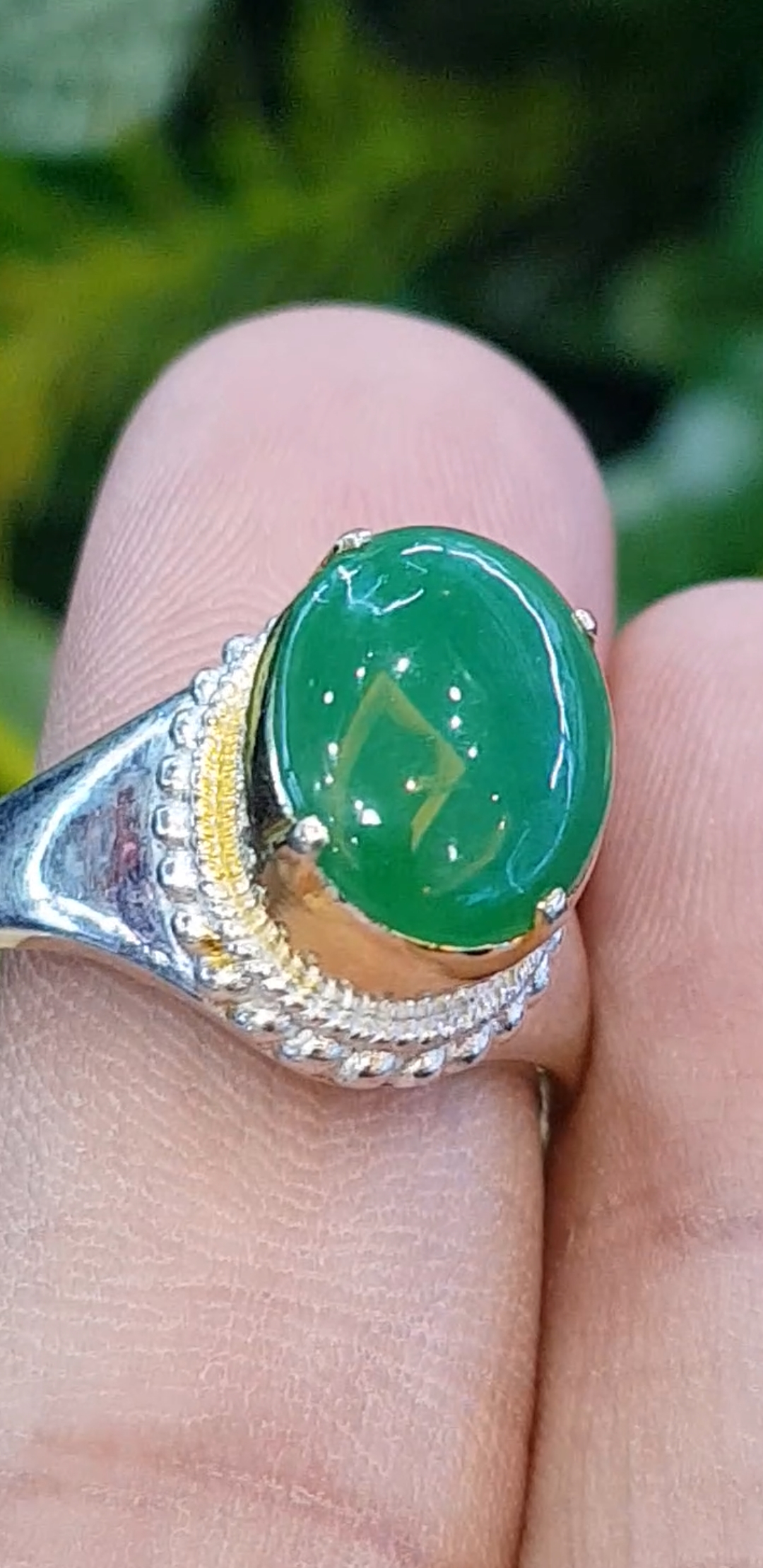 หยก พม่า แท้ Jade แหวนหยก 翡翠戒指 (Jadeite ring) 2.59 กะรัต (Cts.) ดิบ ไม่ผ่านการปรับปรุง (Type A) พม่า (Myanmar)