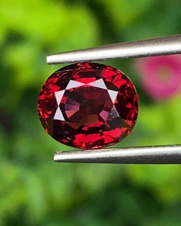 พลอย โรโดไลต์ กาเน็ท Rhodolite Garnet 2.25 กะรัต Cts.พลอยแท้ อัญมณีมงคลประจําวันเกิด เครื่องประดับพลอย