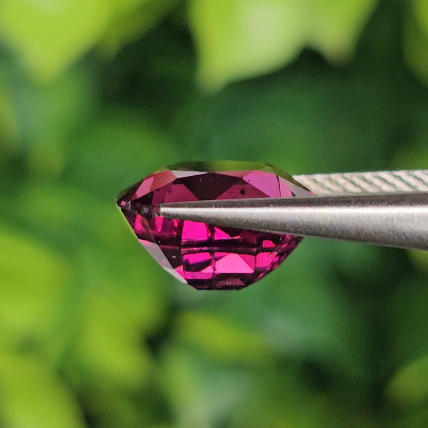 พลอย โรโดไลต์ กาเน็ท Rhodolite Garnet 4.50 กะรัต Cts.พลอยแท้ อัญมณีมงคลประจําวันเกิด เครื่องประดับพลอย