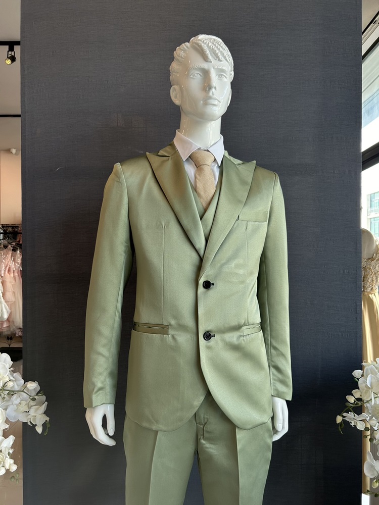 เช่า ชุดสูทสีเขียว คอแหลม 2 กระดุม พร้อมเสื้อกั๊ก