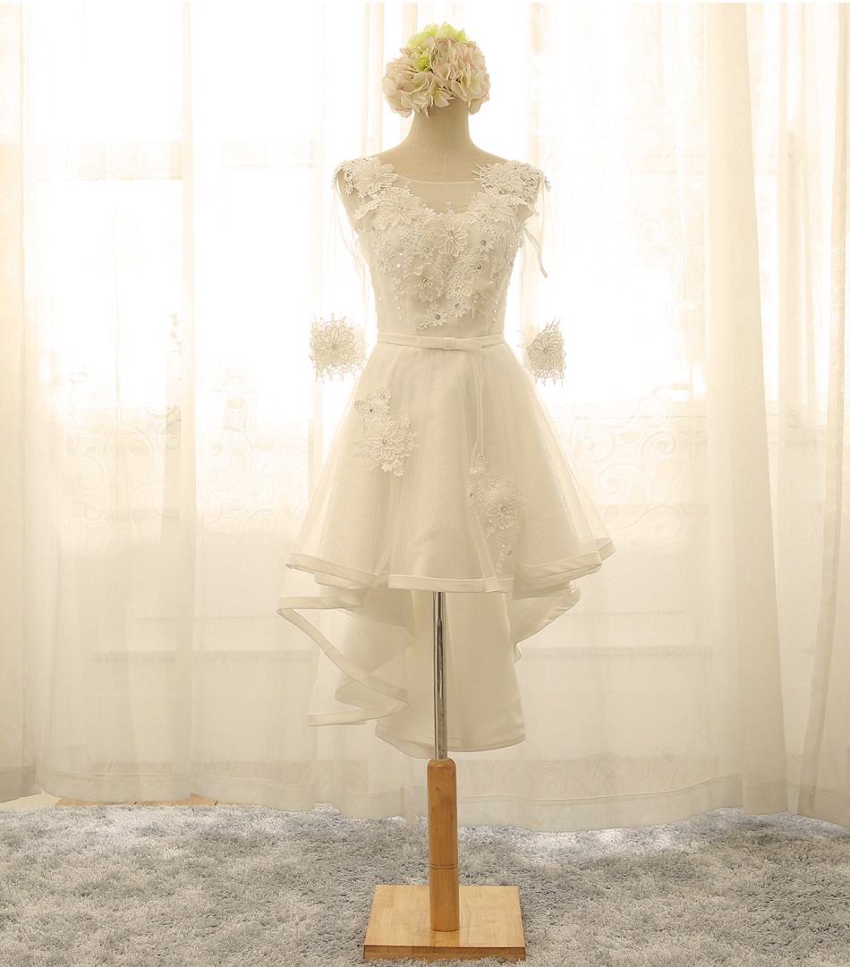 Pre-order ชุดแฟนซี ชุดเจ้าสาว ชุดราตรี สีขาว หน้าสั้นหลังยาว แต่งผ้าลูกไม้ เชือกผูกหลัง