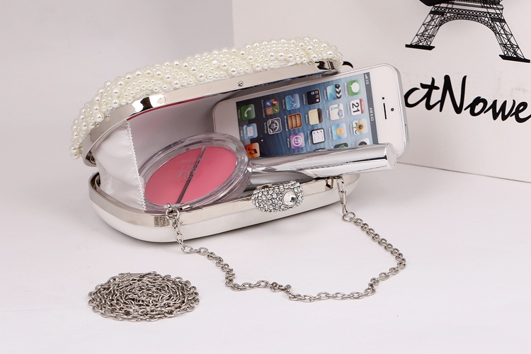 Pre-order กระเป๋าออกงาน Evening Clutch ทรงสีเหลี่ยมเล็ก แต่งมุกทั้งใบ มีที่ถือสะดวก มาพร้อมสายสะพายสั้น/ยาว จุกเปิดหัวเพชรหรู