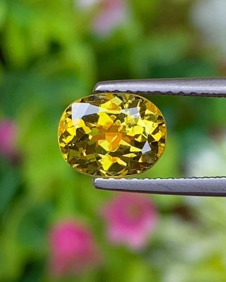 พลอย คริโซเบริล (Chrysoberyl) 1.90 กะรัต (Cts.) พลอยแท้ อัญมณีมงคลประจําวันเกิด เครื่องประดับพลอย