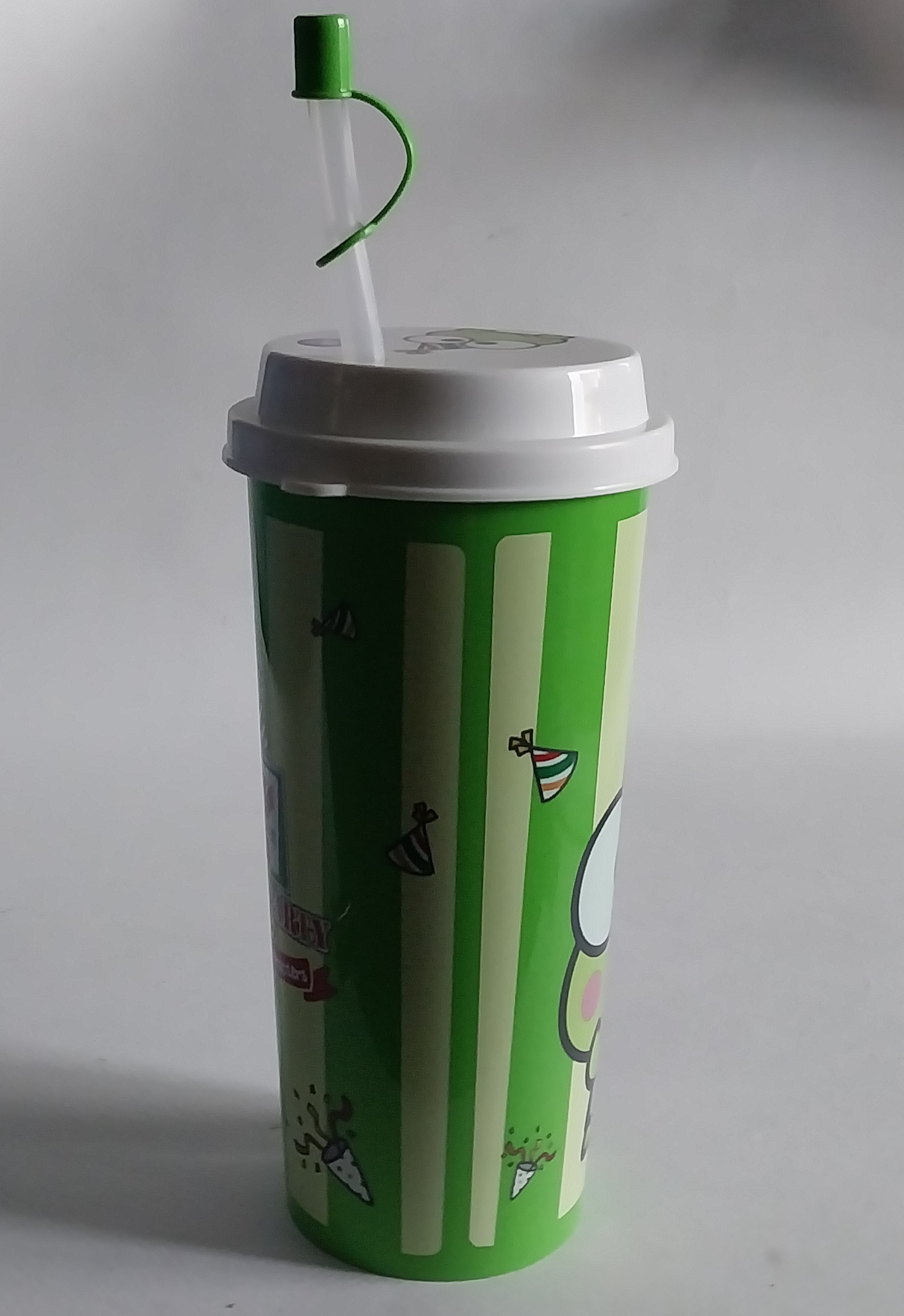 แก้วน้ำอัดลม ขนาดประมาณ 18 ออนซ์ ของสะสมจาก 7-11 Sanrio Collection สี เขียวลายทาง ลายกบเคโระ Kero