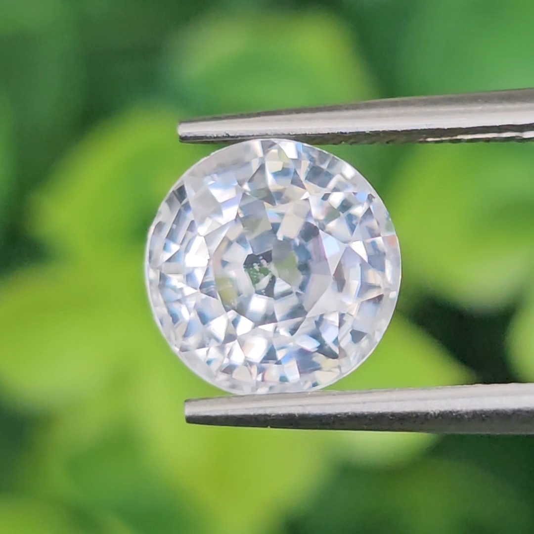 พลอย เพทาย Natural Zircon 4.08 กะรัต (Cts.) พลอยแท้ อัญมณีมงคลประจําวันเกิด เครื่องประดับพลอย