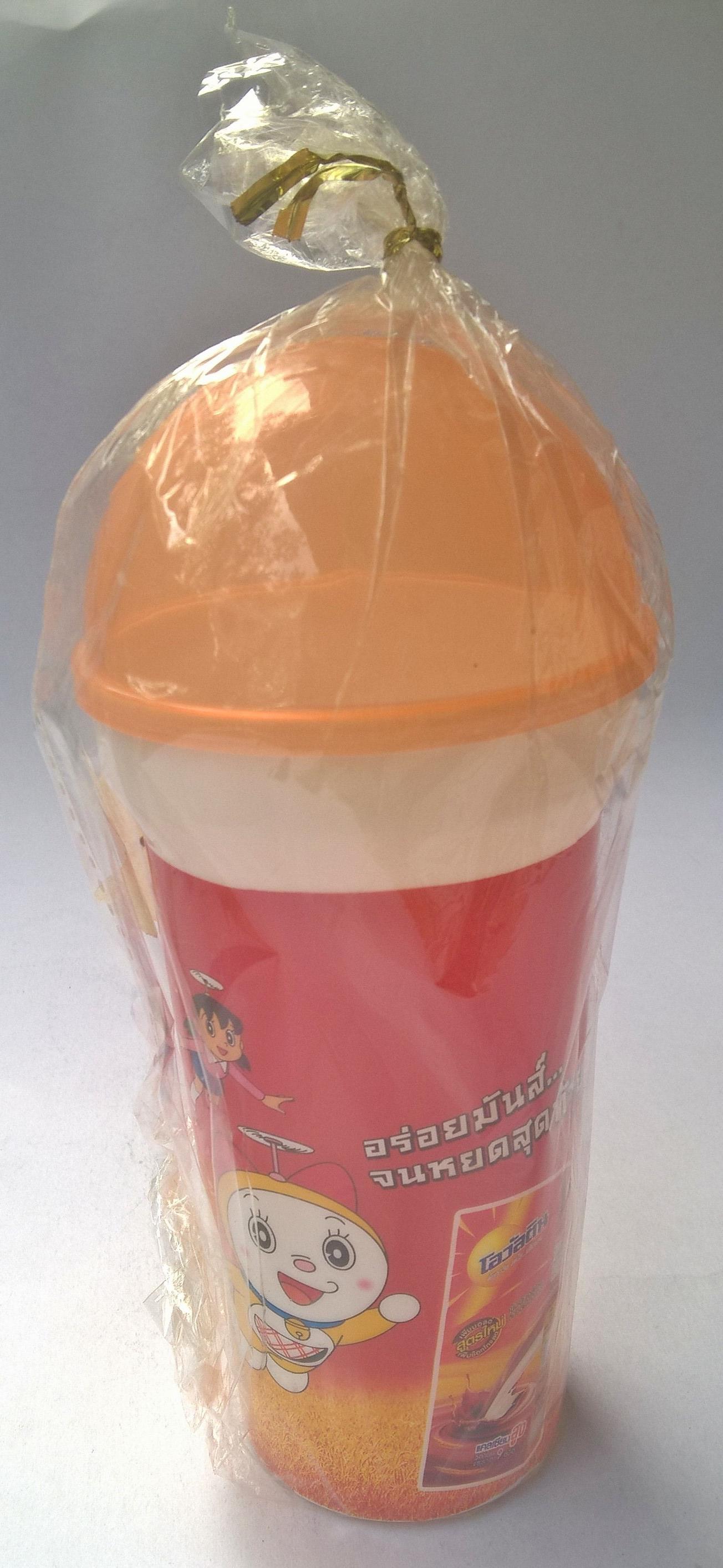 แก้วน้ำพลาสติกลายโดราเอม่อนและเพื่อน ฝากลมสีส้ม ของสะสมจากโอวัลติน