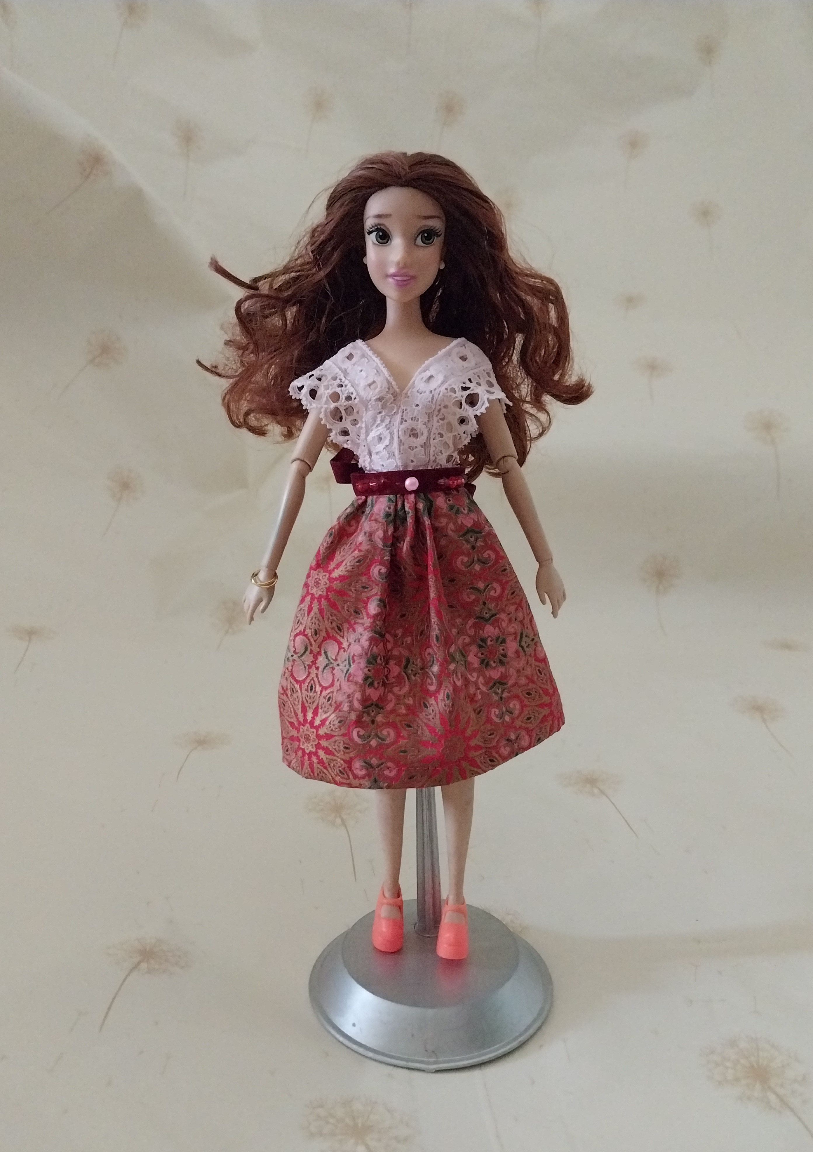 ตำหนิ แขนซ้ายและมือมีรอยสีฟ้า ขามีรอยเปื้อน ตามภาพ,แบลล์ ดิสนีย์ปริ๊นเซส Beauty and the Beast งานแท้ Disney China แขนข้อต่อ ขายาง