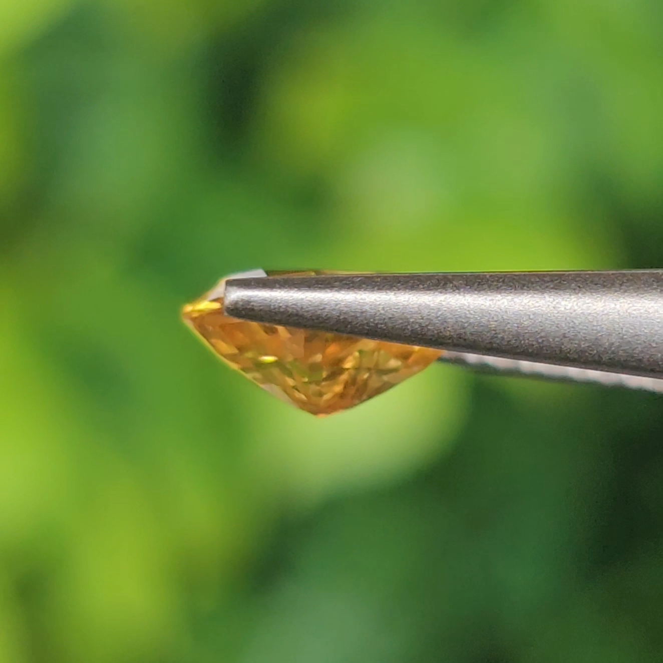 พลอย บุษราคัม yellow sapphire 0.85 กะรัต (Cts.) พลอยแท้ อัญมณีมงคลประจําวันเกิด เครื่องประดับพลอย