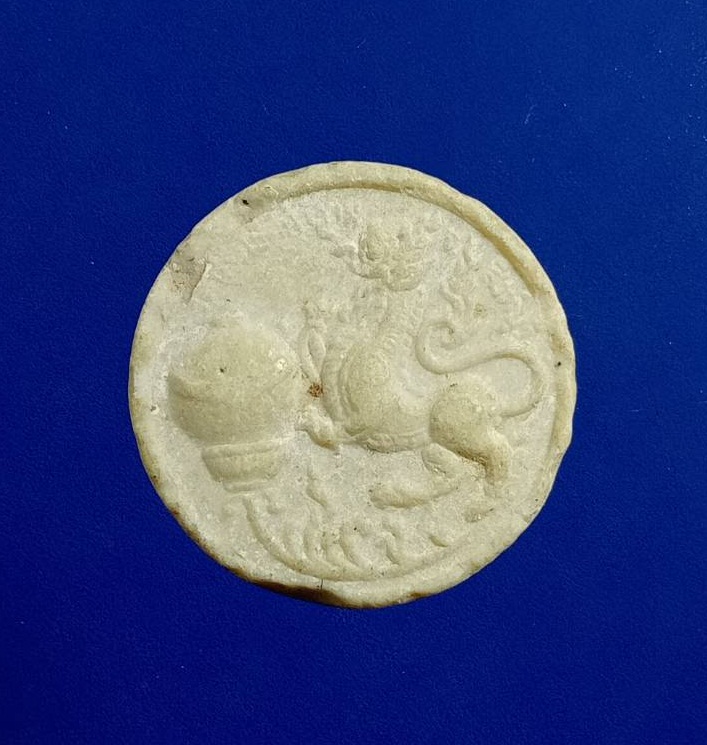 ผ2913 พระผงจันทร์ลอย หลวงพ่อทรัพย์ หลวงพ่อสิน วัดประโชติการาม จ.สิงห์บุรี