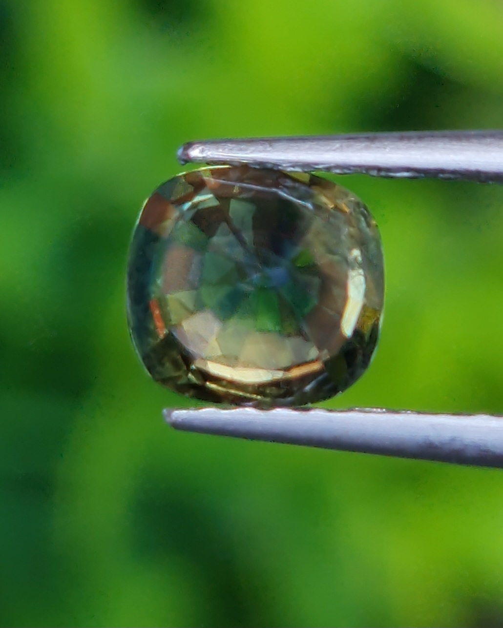 พลอย แซฟไฟร์ 2 สี Bi Color Sapphire 1.07 กะรัต (Cts.) ดิบ Unheated พลอยแท้ อัญมณีมงคลประจําวันเกิด เครื่องประดับพลอย