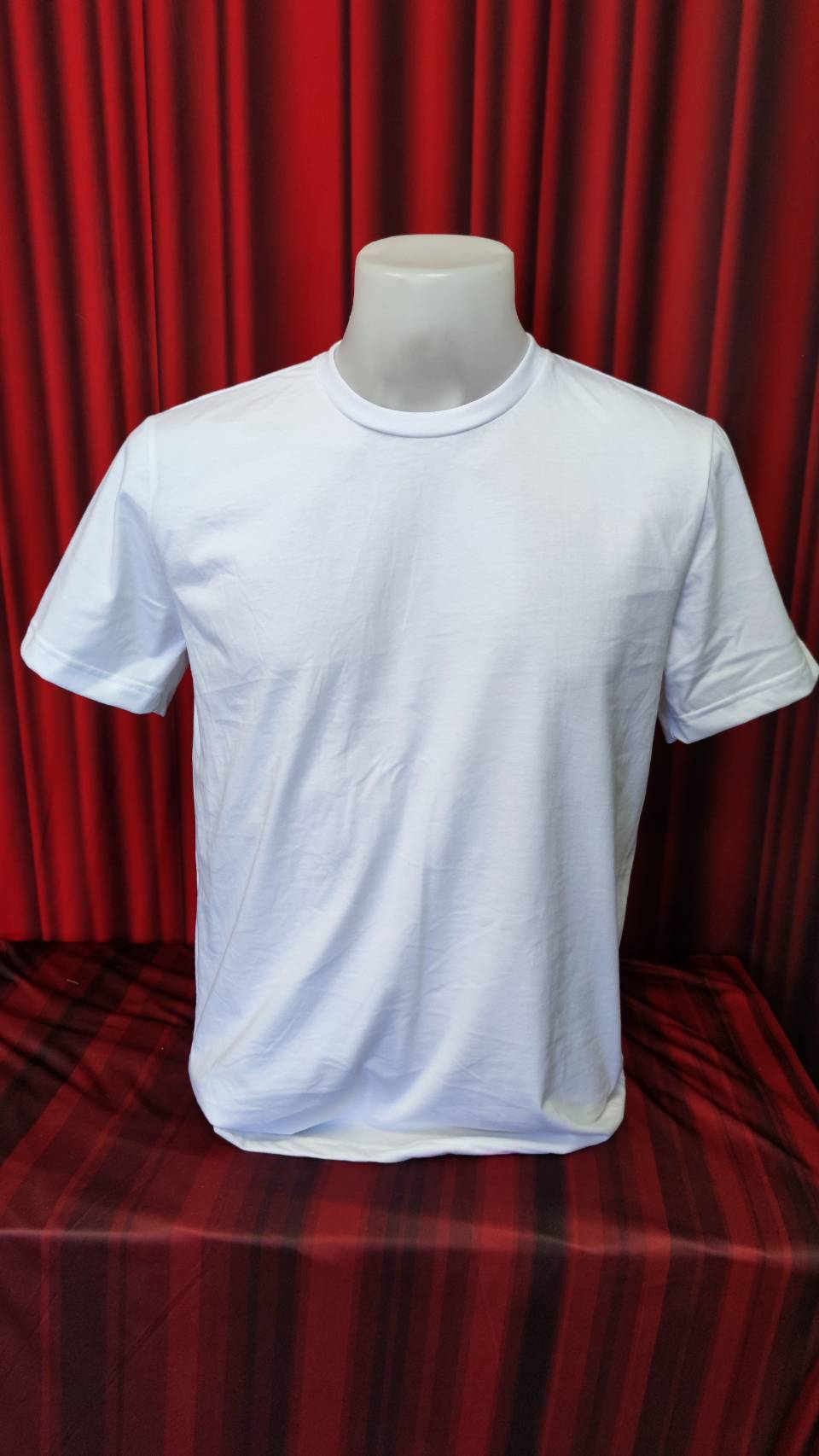 เสื้อยืดผลิตจากขวดพลาสติก 8 ขวด สีขาว