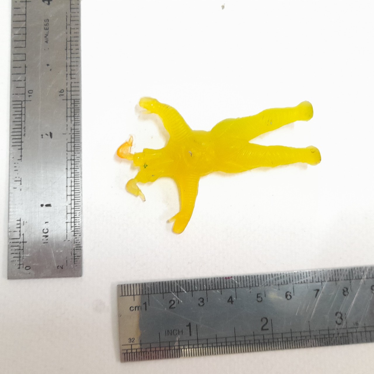 มีหลายภาพ,ตุ่นยางใส สีเหลือง เซ็ทต้อน (Z-TON) ขนาดราว 2.5-3 นิ้ว มือสองสภาพดี มีรอยบ้าง