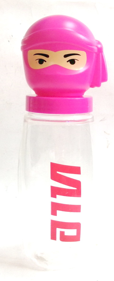 ของสะสม พรีเมี่ยมจาก อาท ขวดใส่น้ำพลาสติกใสพิมพ์ลาย อาท พร้อมฝารูปหัวนินจาสีชมพู "นินจา อาทจัง"
