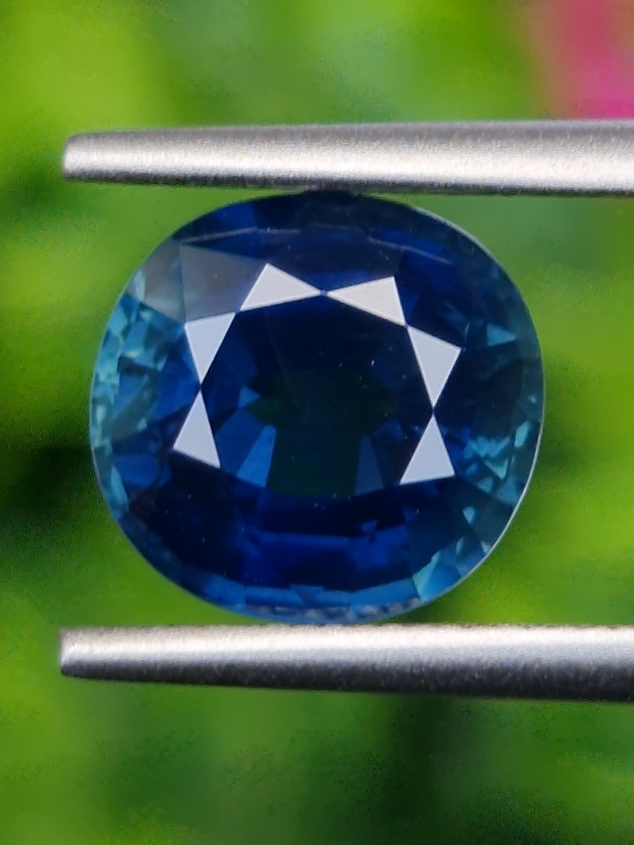 พลอย ไพลิน Green-Blue sapphire 3.67 กะรัต (Cts.) พร้อมใบเซอร์ พลอยแท้ อัญมณีมงคลประจําวันเกิด เครื่องประดับพลอย