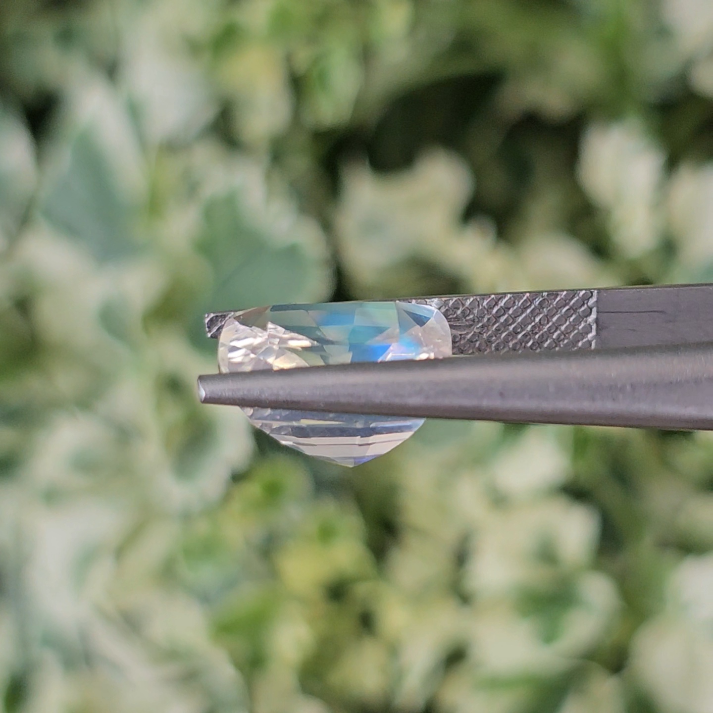 พลอย มูนสโตน เรนโบว์ Rainbow Moonstone 5.64 กะรัต (cts.) พลอยแท้ อัญมณีมงคลประจําวันเกิด เครื่องประดับพลอย