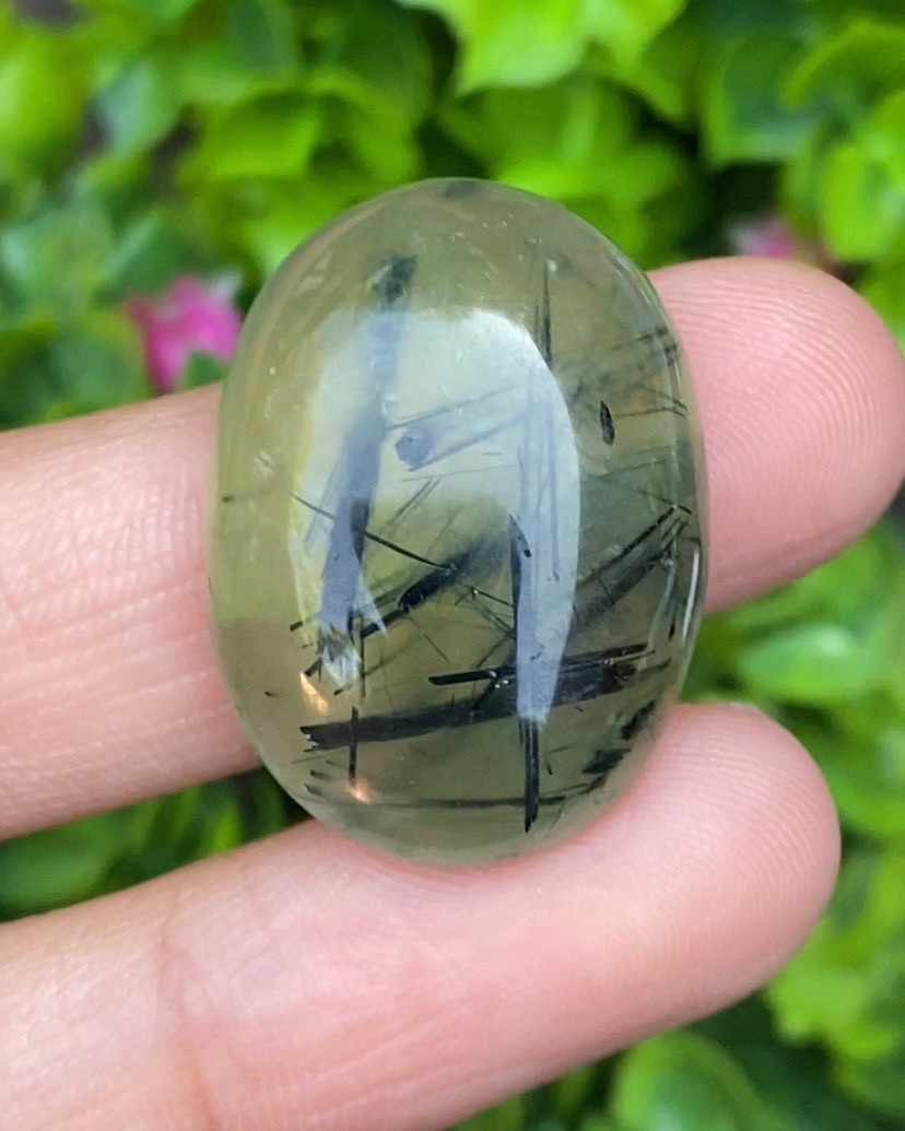 ไหมดำ พรีไนท์ Prehnite with Black tourmaline 41.74 กะรัต Cts. พลอยแท้ อัญมณีมงคลประจําวันเกิด เครื่องประดับพลอย