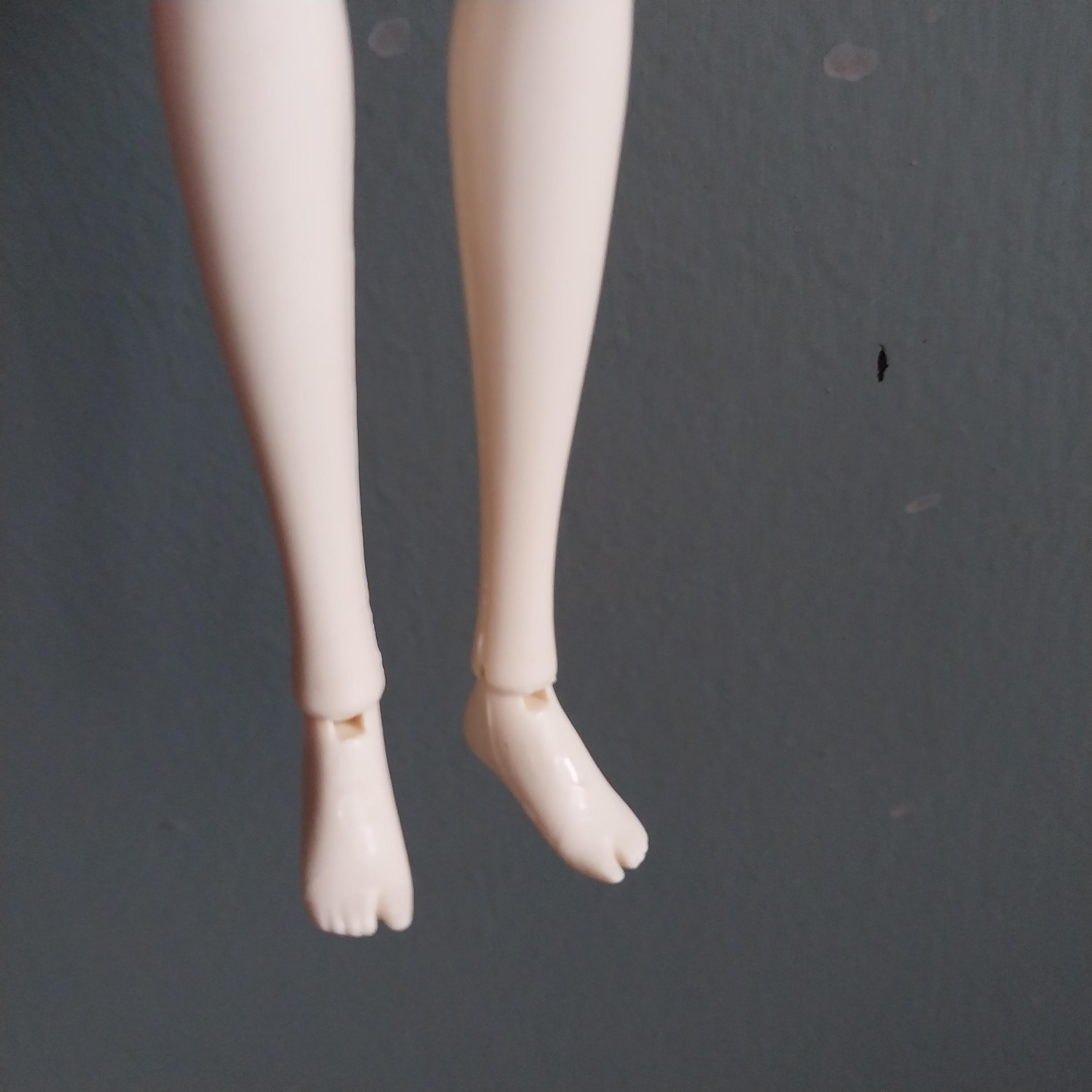 มีหลายภาพ ผมปักไม่เต็มหัว #ตุ๊กตาบาร์บี้ข้อต่อแบรนด์จากจีน ข้อต่อที่ข้อศอก ข้อมือ เอว หัวเข่า ข้อเท้า และมีนิ้วเท้า วัสดุดี **ผมปักไม่เต็มหัว