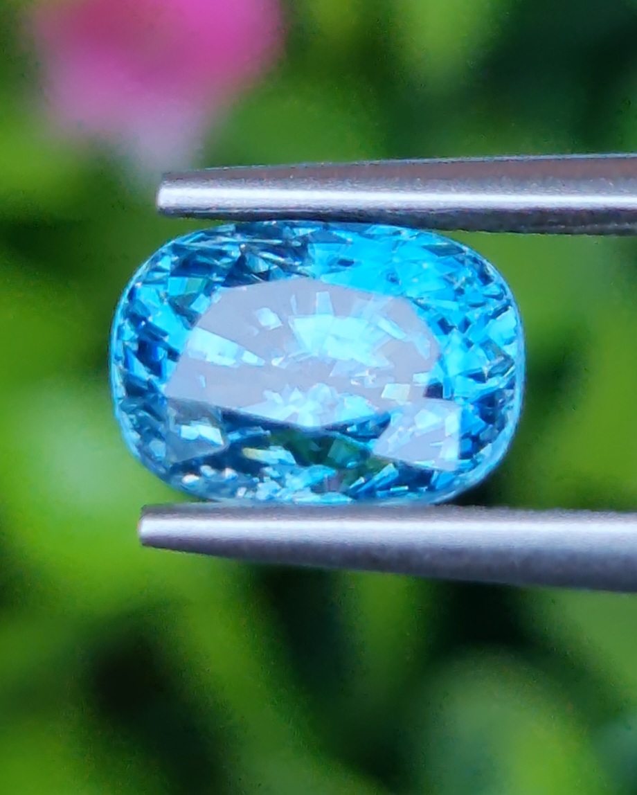 พลอย เพทาย (Zircon) 4.49 กะรัต (Cts.) พลอยแท้ อัญมณีมงคลประจําวันเกิด เครื่องประดับพลอย