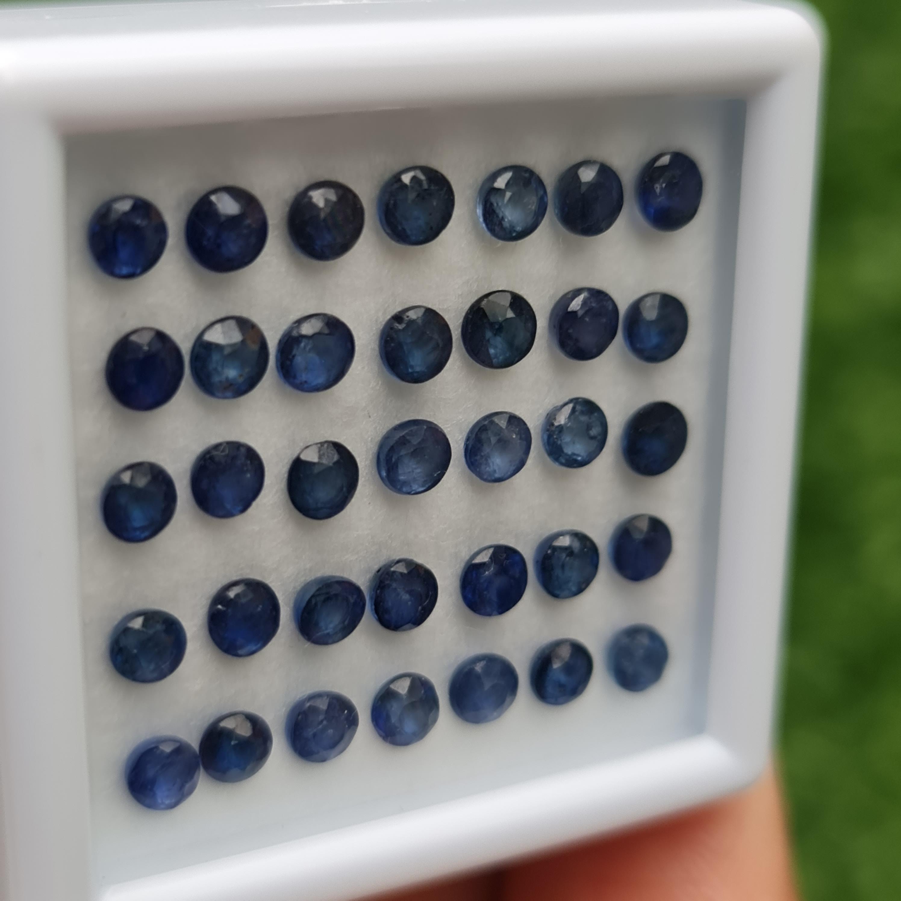 พลอย ไพลิน blue sapphire 12.00 กะรัต (Cts.) 35 เม็ด (pcs.) พลอยแท้ อัญมณีมงคลประจําวันเกิด เครื่องประดับพลอย