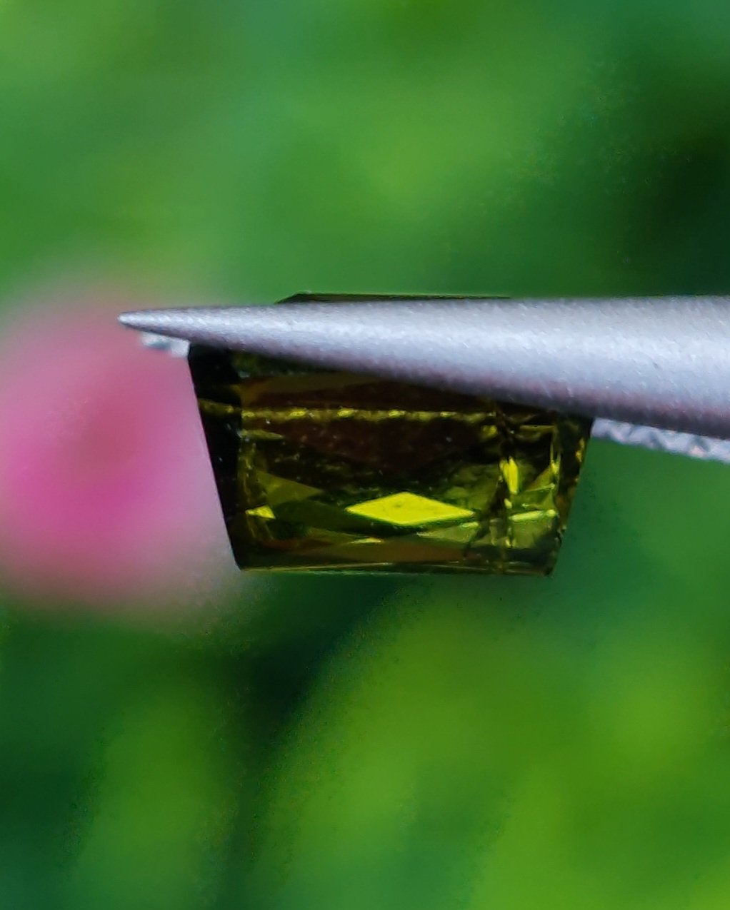 พลอย กรีน ทัวร์มารีน (Green Tourmaline) 1.15 กะรัต (Cts.) อัญมณีมงคลประจําวันเกิด เครื่องประดับพลอย