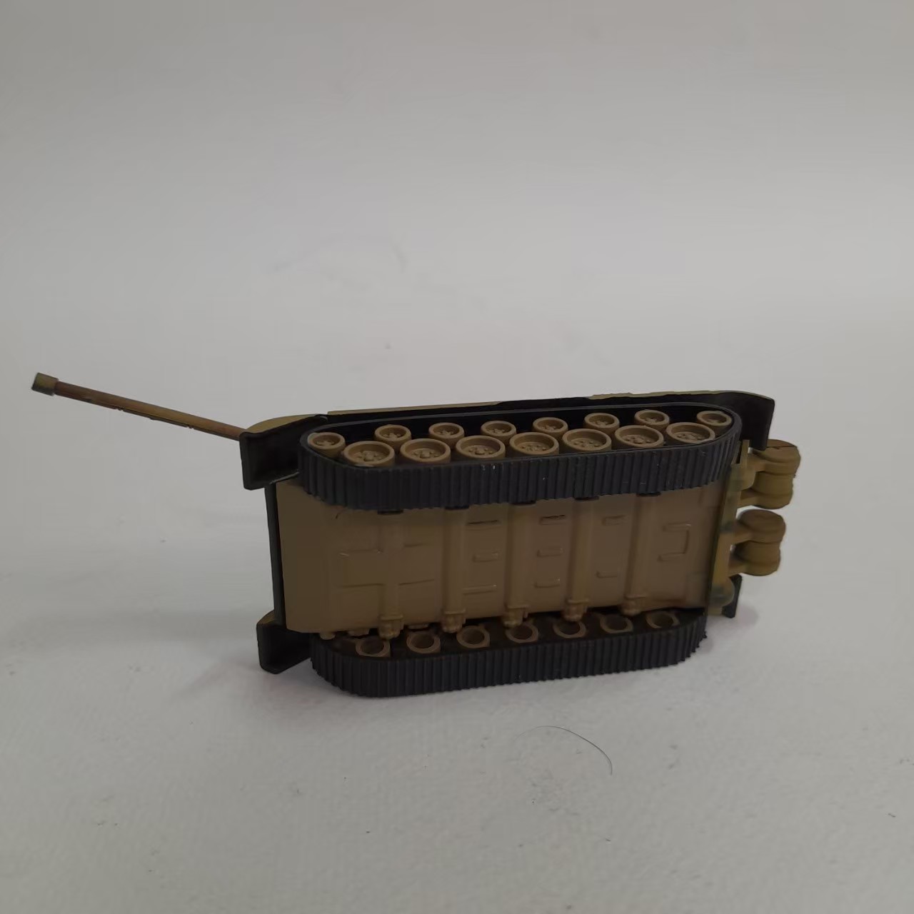 มีหลายภาพ,รถถังพลาสติกสำเร็จรูป T55 A ทำสีแล้ว งานเก่า มือสอง สภาพดี มีรอยบ้าง