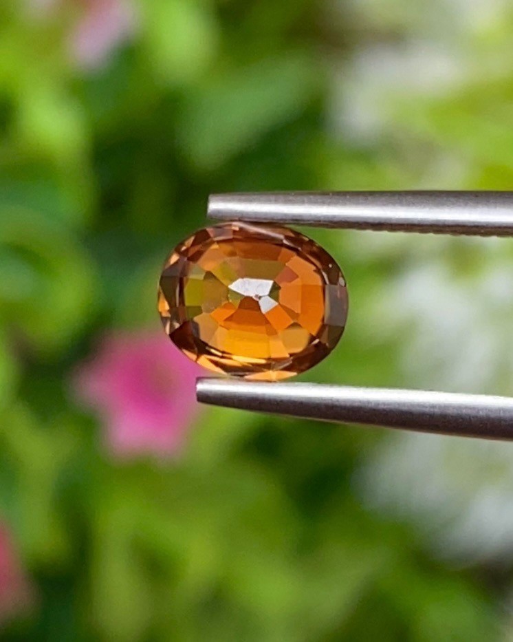 พลอย เพทาย (Zircon) 1.38 กะรัต (Cts.) พลอยแท้ อัญมณีมงคลประจําวันเกิด เครื่องประดับพลอย