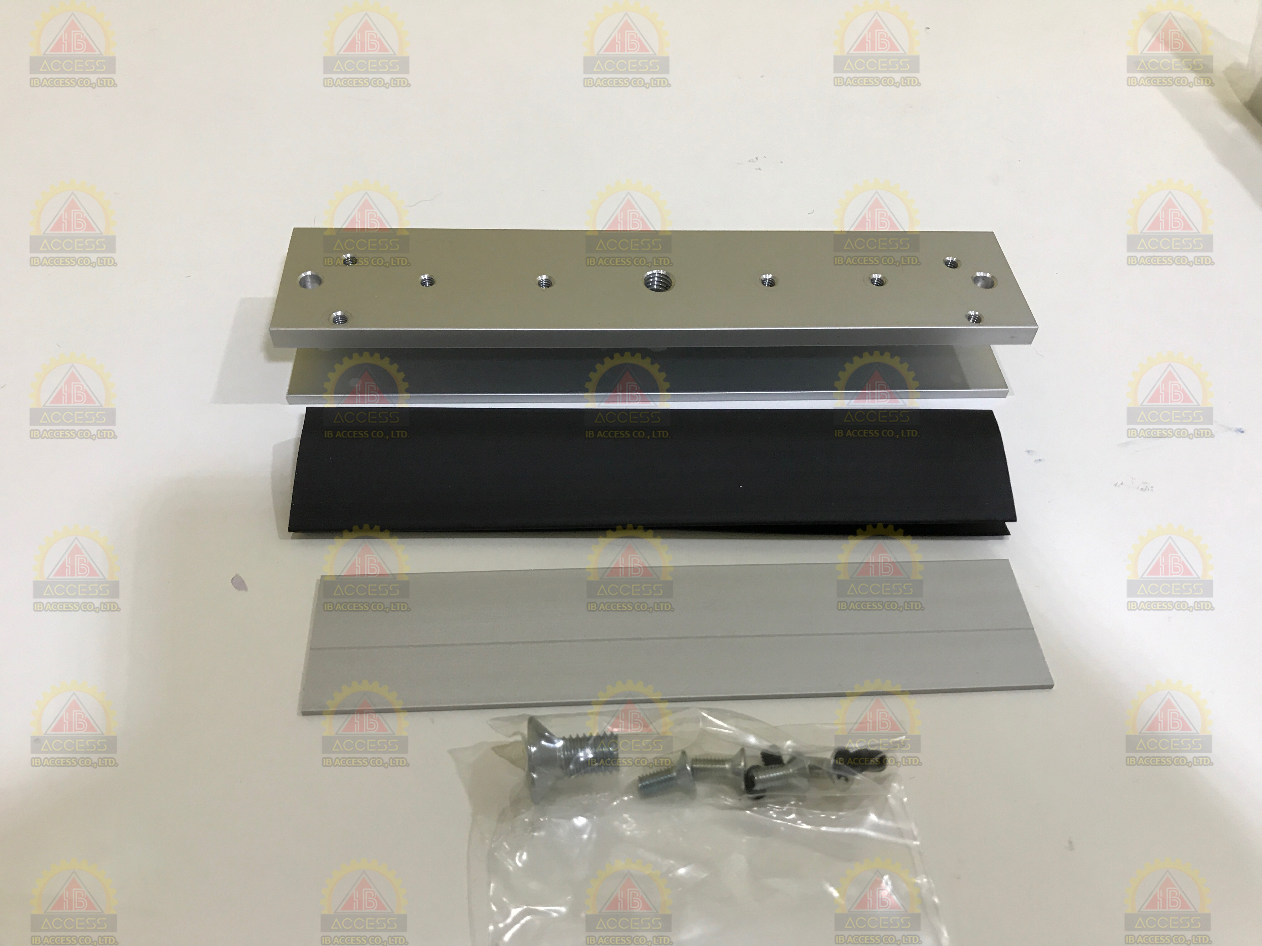 U Bracket สำหรับประตูกระจกบานเปลือยล่าง ยี่ห้อ BEL รุ่น U1-600