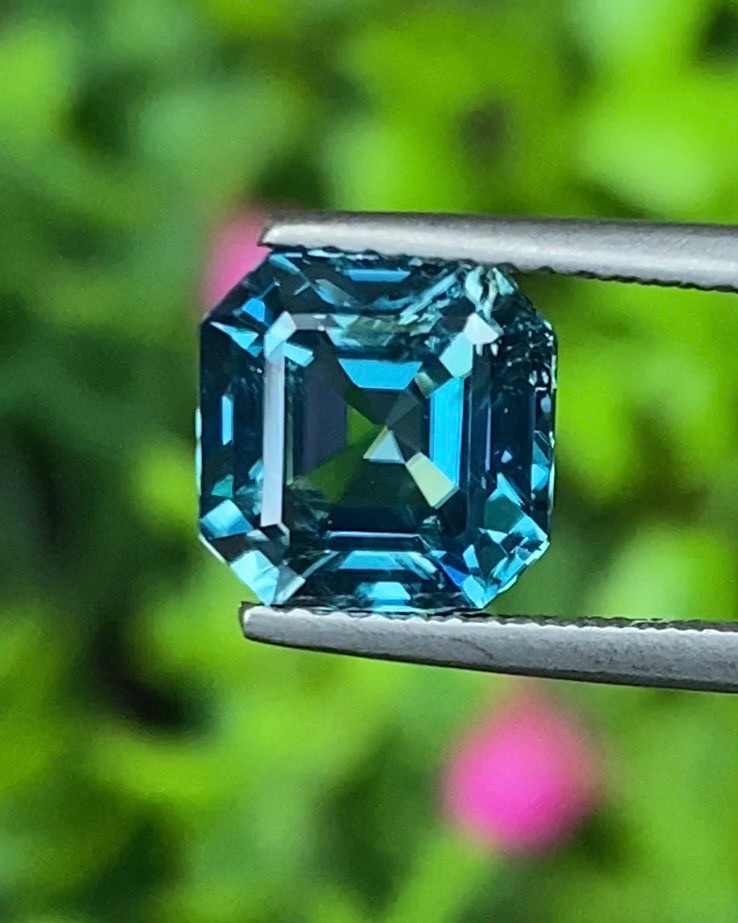 พลอย เพทาย (Zircon) 3.54 กะรัต (Cts.) พลอยแท้ อัญมณีมงคลประจําวันเกิด เครื่องประดับพลอย