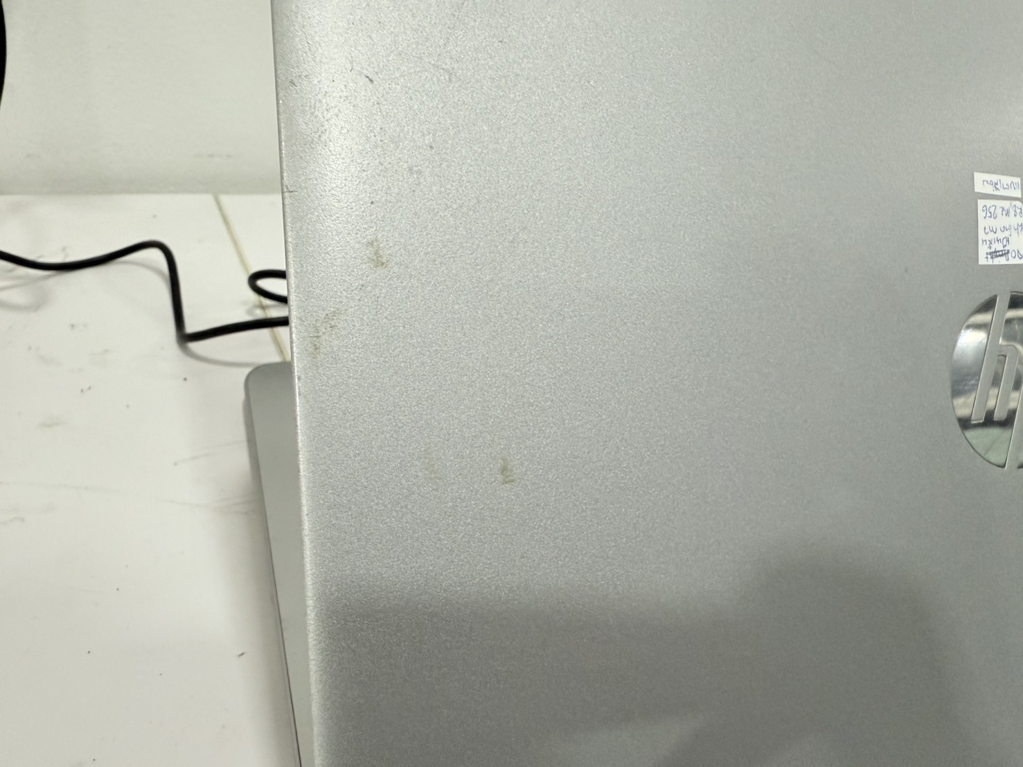 Notebook HP EliteBook 840 G4 (i5-7300U/8GB/M.2 256GB) ไม่มี Adapter แบตเสื่อม จอเป้นเส้น ฝามีคราบกาวเล็กน้อย