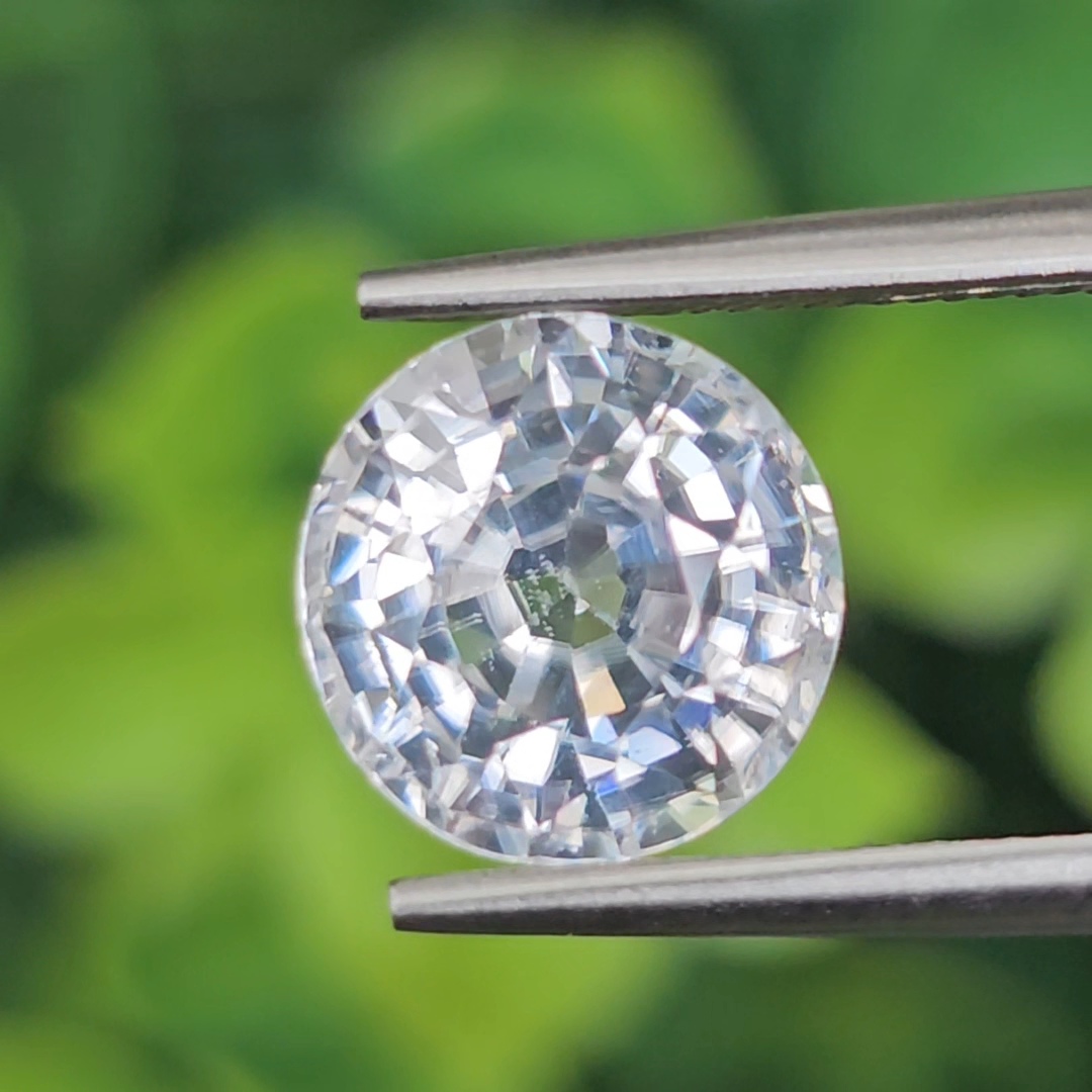 พลอย เพทาย Natural Zircon 4.08 กะรัต (Cts.) พลอยแท้ อัญมณีมงคลประจําวันเกิด เครื่องประดับพลอย