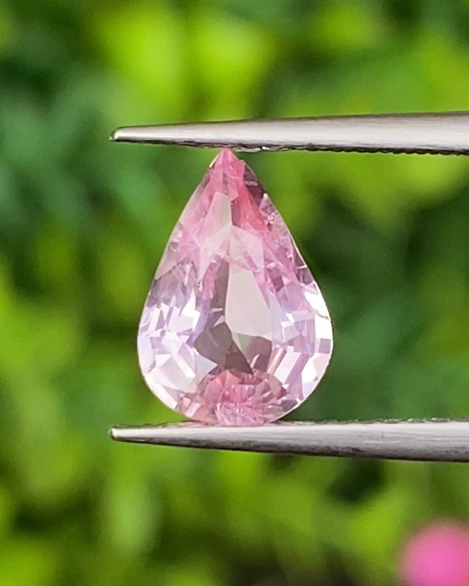 พลอย ชมพู พิ้ง แซฟไฟร์ Pink Sapphire 1.57 กะรัต (Cts.) พร้อมใบเซอร์ พลอยแท้ อัญมณีมงคลประจําวันเกิด เครื่องประดับพลอย