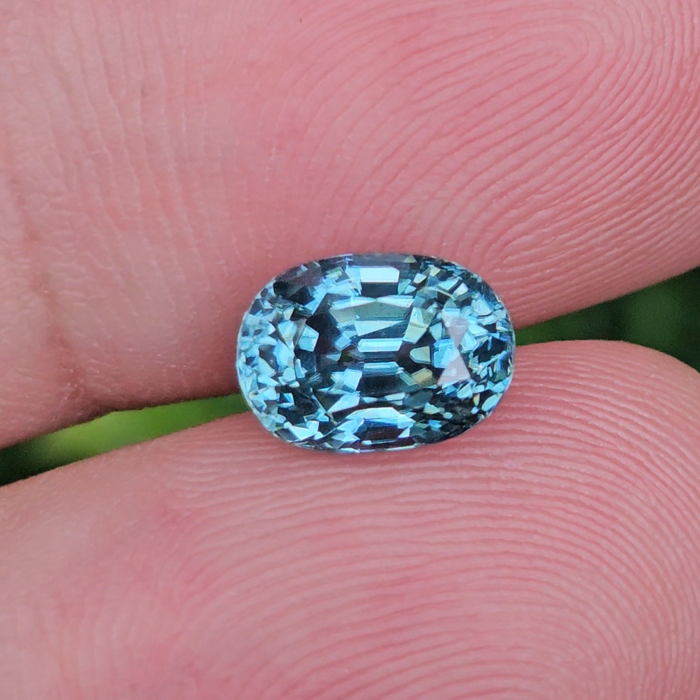 พลอย เพทาย (Zircon) 3.33 กะรัต (Cts.) พลอยแท้ อัญมณีมงคลประจําวันเกิด เครื่องประดับพลอย