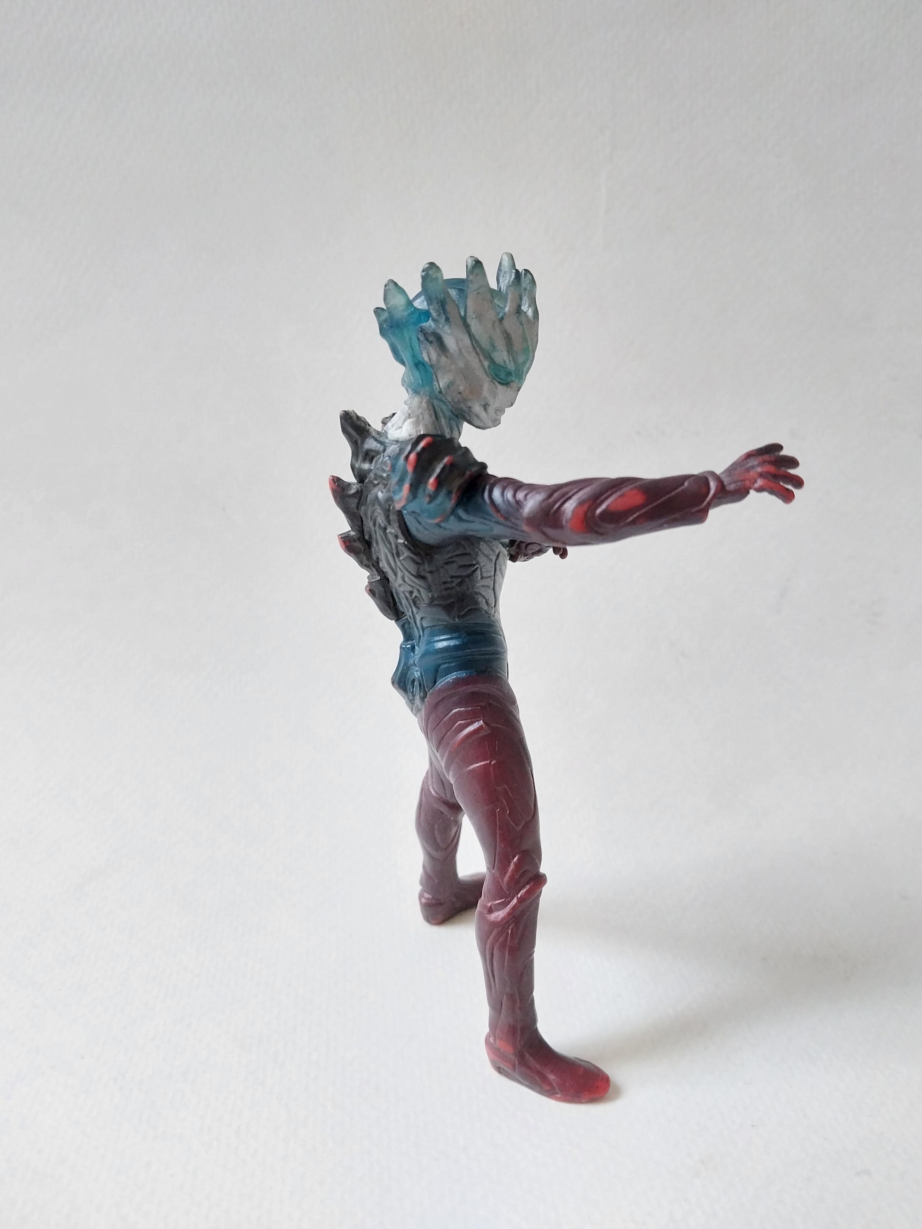 ฟิกเกอร์ ยางตัน ขนาดตามรูป งานจีน อุลตร้าแมนซาก้า ร่างรวม อุลตร้าแมนไดน่า, ซีโร่ และ คอสมอส สภาพดี มีรอยถลอกบ้าง