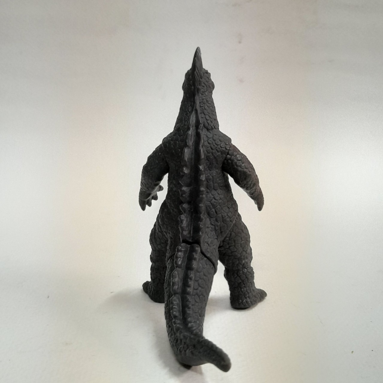 มีหลายภาพ,ซอฟ 4นิ้ว สัตว์ประหลาด เอิร์ธตรอน จากอุลตร้าแมนแจ๊ค มือสองสภาพดี มีรอยบ้าง