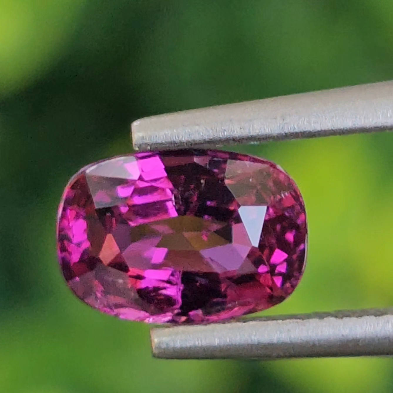 พลอย อุมบาไลต์ การ์เน็ต Umbalite Garnet 1.43 กะรัต (Cts.) ดิบ Unheated ลอยแท้ อัญมณีมงคลประจําวันเกิด เครื่องประดับพลอย