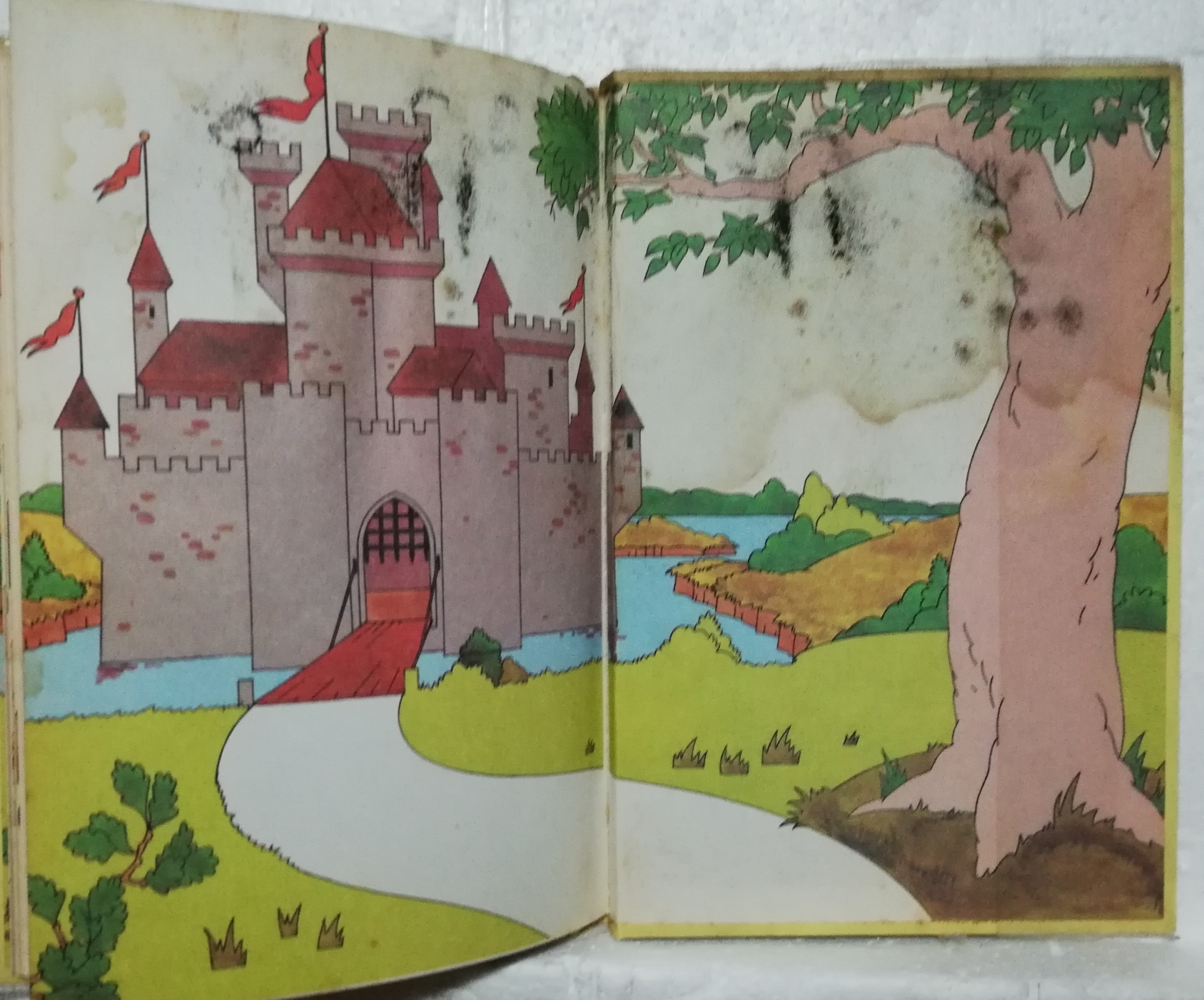 หนังสือนิทานวอลท์ดิสนีย์เก่า ปี 1979 ปกแข็ง ห่อปกพลาสติก มีตำหนิ โปรดตรวจสอบทุกภาพ, โรบินฮู้ด Robin Hood spins gold