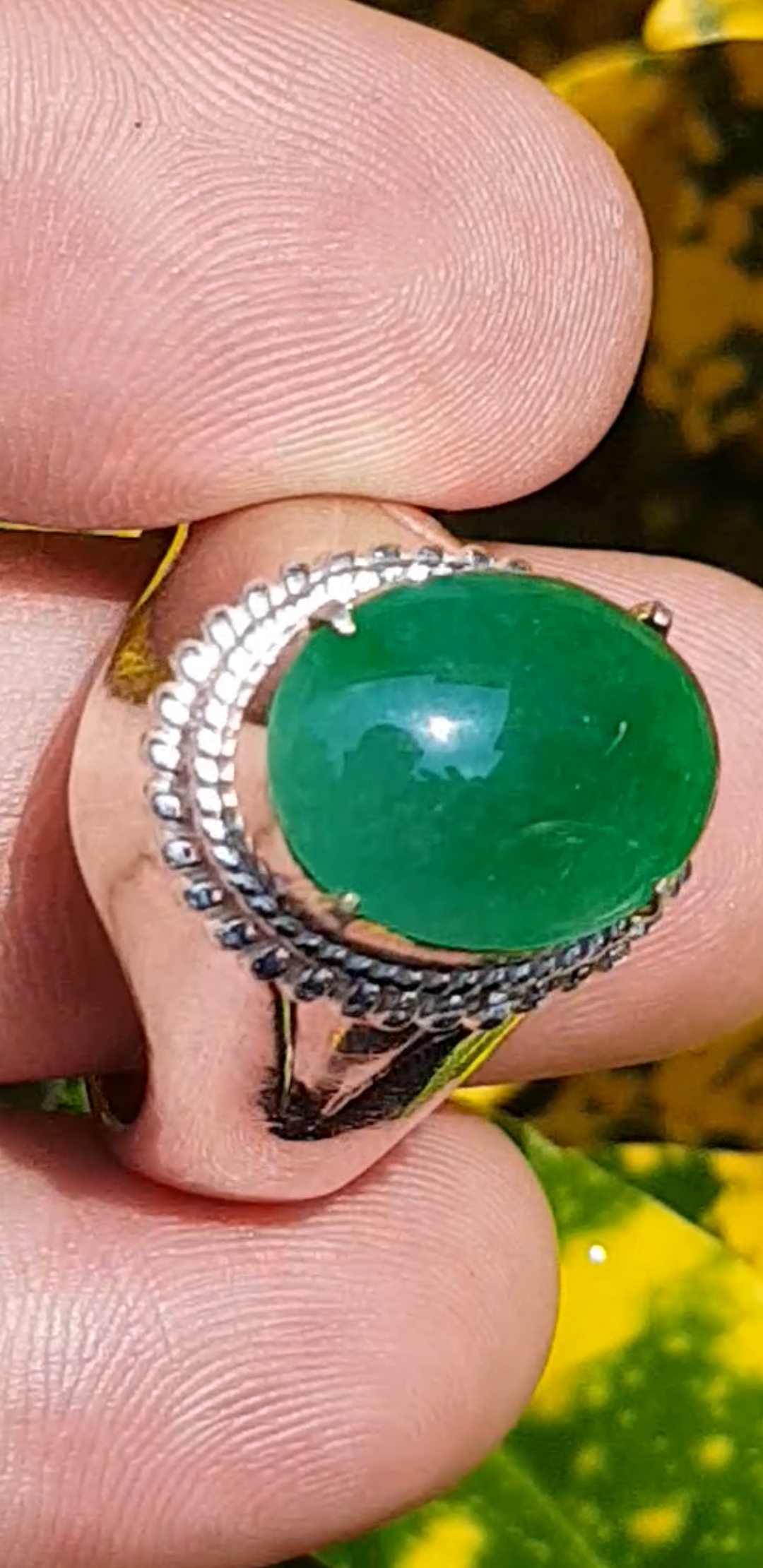 หยก พม่า แท้ Jade แหวนหยก 翡翠戒指 (Jadeite ring) 4.21 กะรัต (Cts.) ดิบ Size 62 ไม่ผ่านการปรับปรุง (Type A) พม่า (Myanmar)