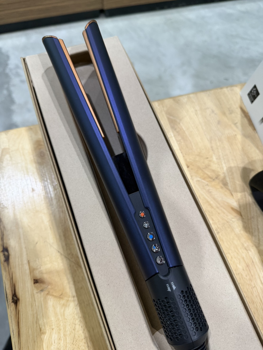 dyson Airstrait เครื่องหนีบผม (HT01)