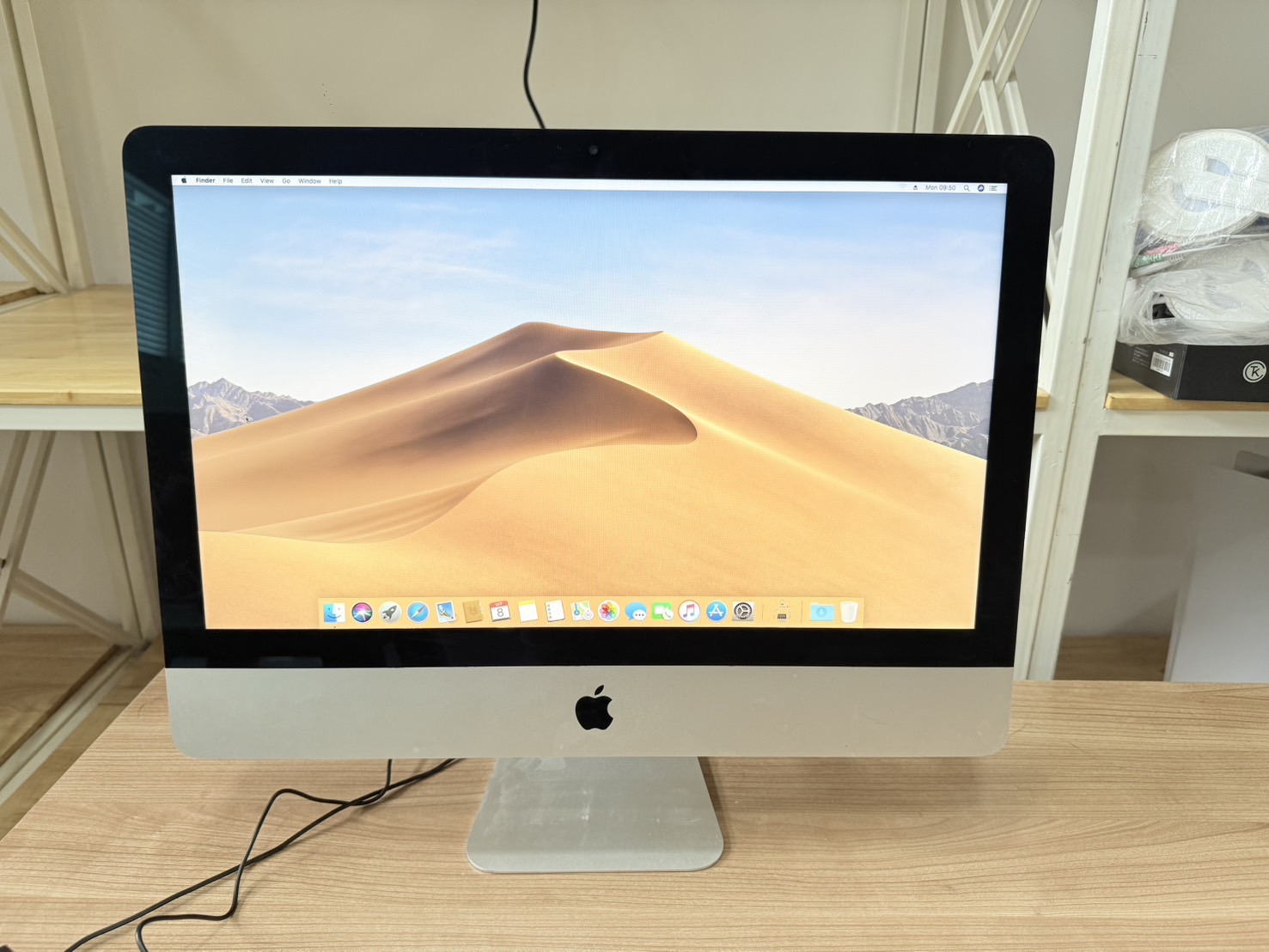 Apple iMac 2017 21.5" (i5-7360U/8GB/HDD 1TB/VGA lris Plus 640 1536MB) มี 12 เครื่องสุเท้าย