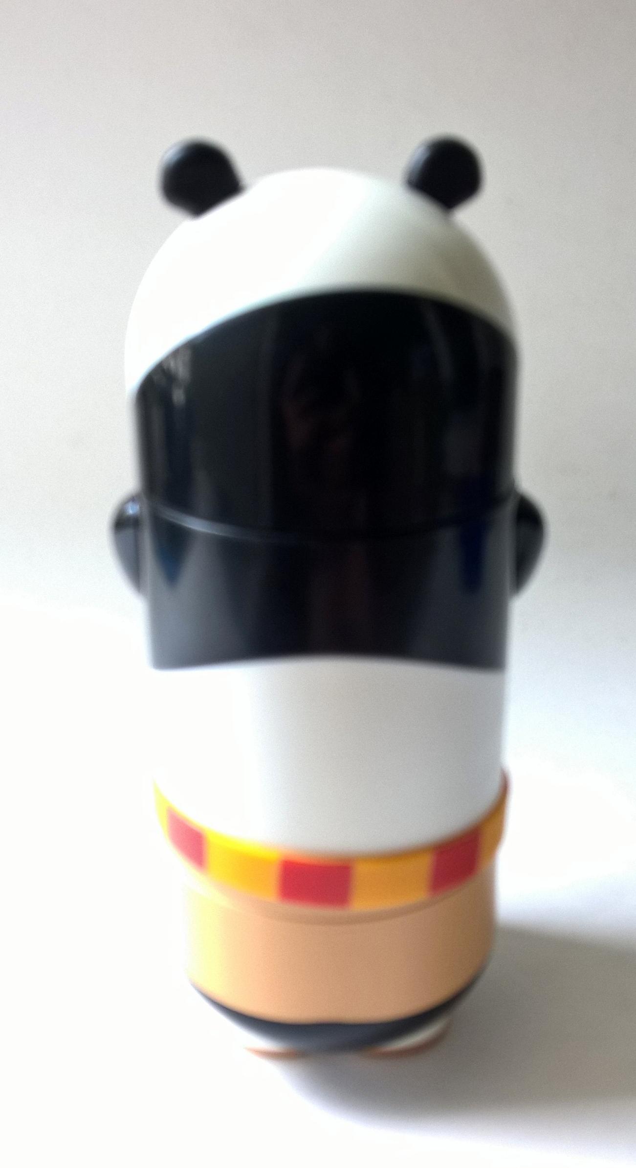 ของสะสมแก้วน้ำรูปตัวหมีจากภาพยนต์ กังฟูแพนดา Gangfu Panda วัสดุด้านในเป็นแก้ว ด้านนอกเป็นพลาสติก ฝาพลาสติกขนาดประมาณ18*10 cm.**กล่องชำรุดตามภาพ