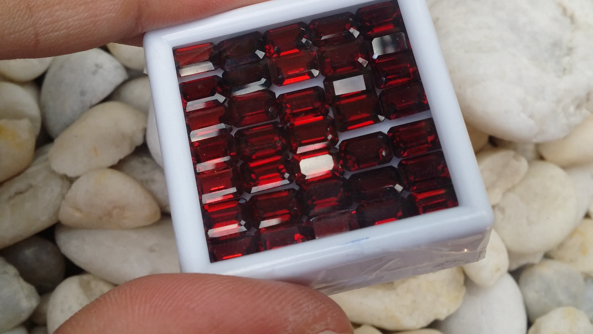 พลอย โกเมน Garnet 35 เม็ด (pcs.) 36 กะรัต (Cts.) พลอยแท้ อัญมณีมงคลประจําวันเกิด เครื่องประดับพลอย