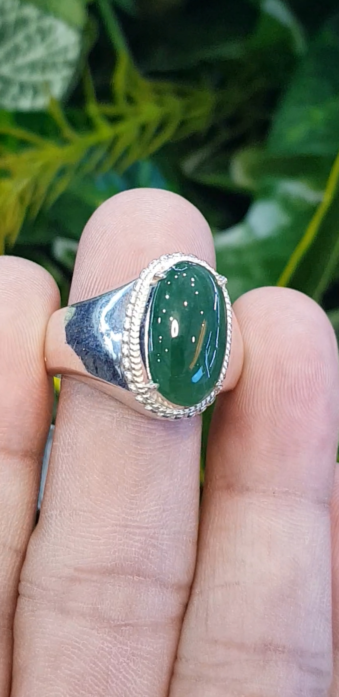 หยก พม่า แท้ Jade แหวนหยก 翡翠戒指 (Jadeite ring) 3.00 กะรัต (Cts.) ดิบ ไม่ผ่านการปรับปรุง (Type A) พม่า (Myanmar)