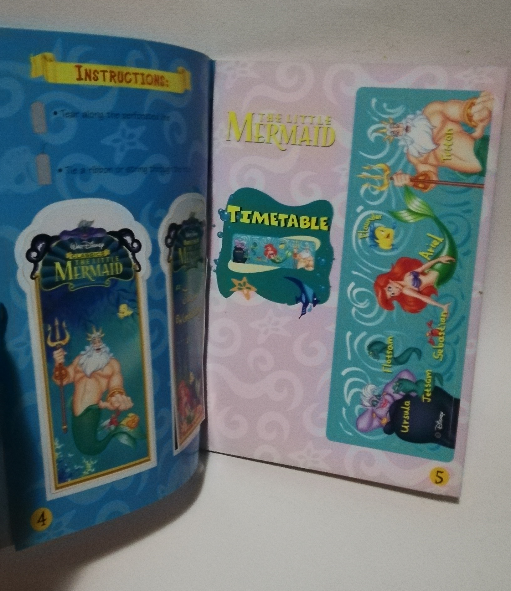 มีหลายภาพ, มีตำหนิ โปรดดูทุกภาพ, สมุดภาพเจ้าหญิงเงือกน้อยแอเรียล, the Little Mermaid ขนาด 19 cm, เป็นสมุดภาพการ์ด ที่คั่นหนังสือ ป้ายสมุดโทรศัพท์การ์ดอวยพรวันเกิดตัวแขวนโทรศัพท์มือถือเป็นกระดาษสแตนดี้และภาพระบายสี เป็นภาพเงือกน้อยแอเรียล Little Mermaid